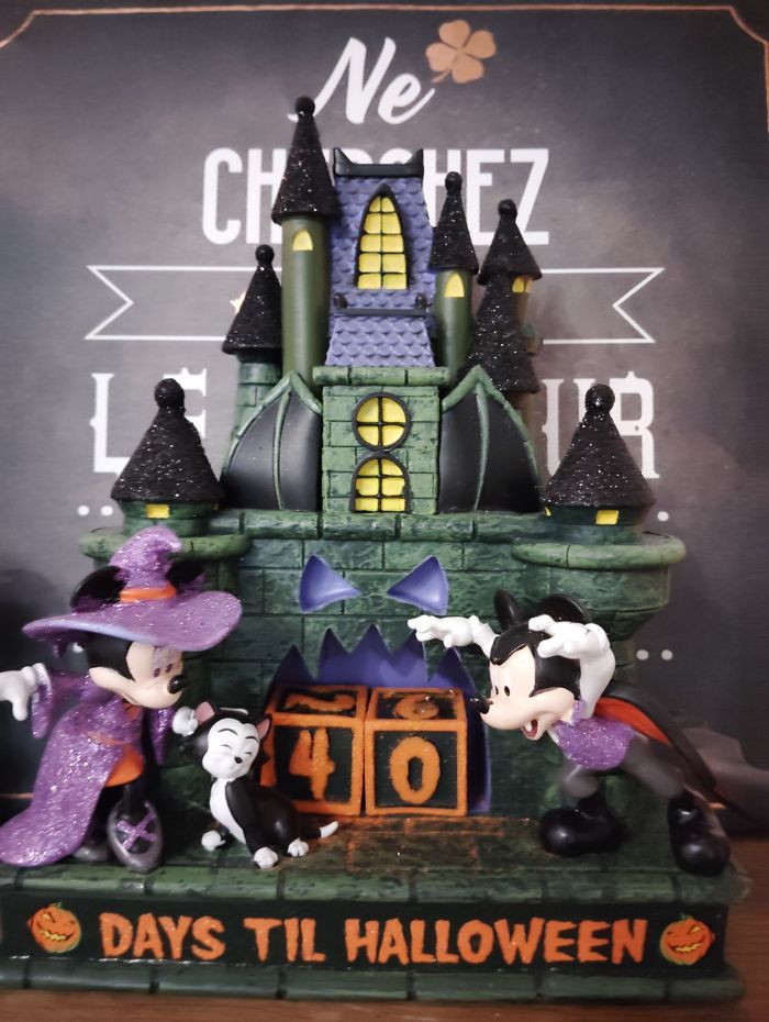 Calendrier avent Minnie halloween mickey figurine Disney Disneyland