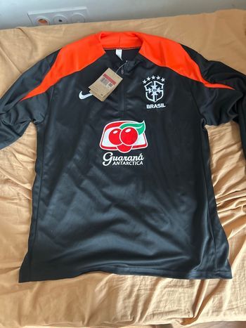 Veste zip Brésil taille L à  30€