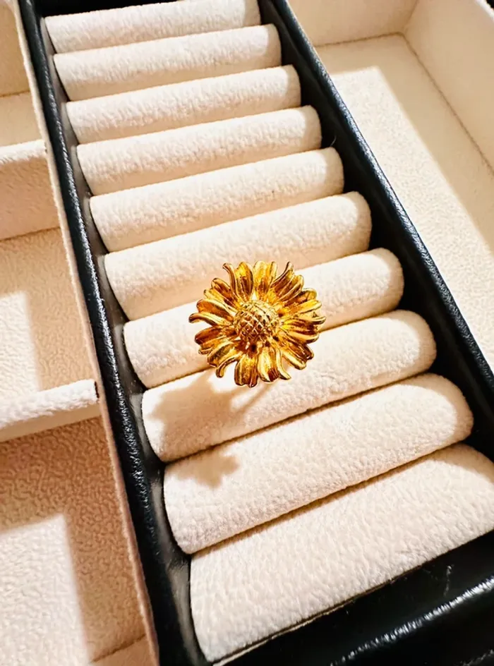 Bague marguerite dorée fait main – taille ajustable - photo numéro 2