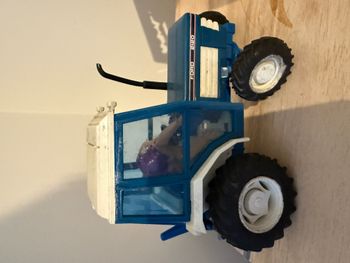 Modèles agricoles Britains 9495 Tracteur Ford 2120 remorque agricole modele rouge ridelles noires Mi