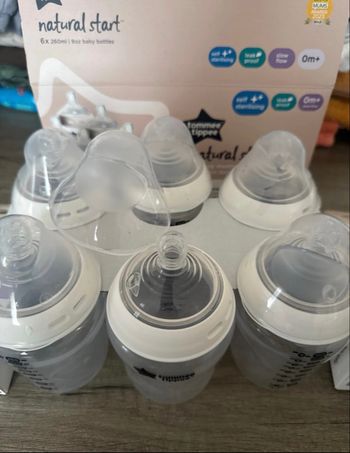 Biberons tommee tippee + tétines en plus