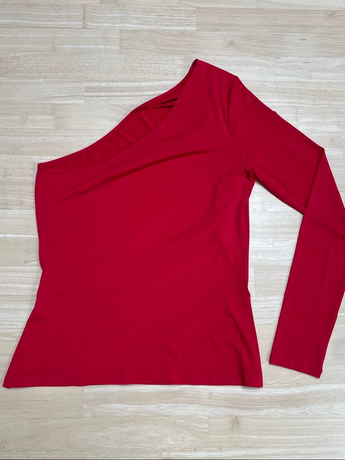 Top asymétrique Guess - photo numéro 2