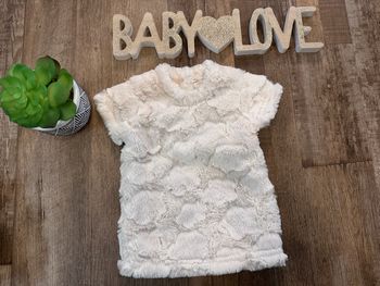 - Robe       - 6 mois - Très bon état 