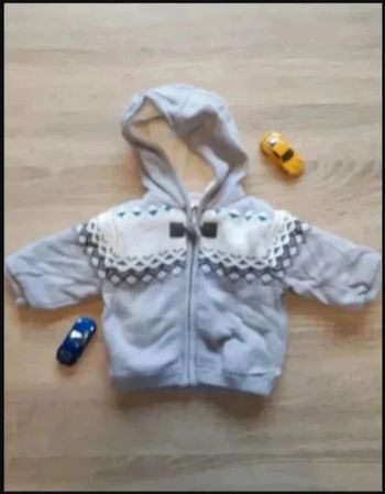 gilet laine à capuche zippé très épais obaibi 6 mois neuf