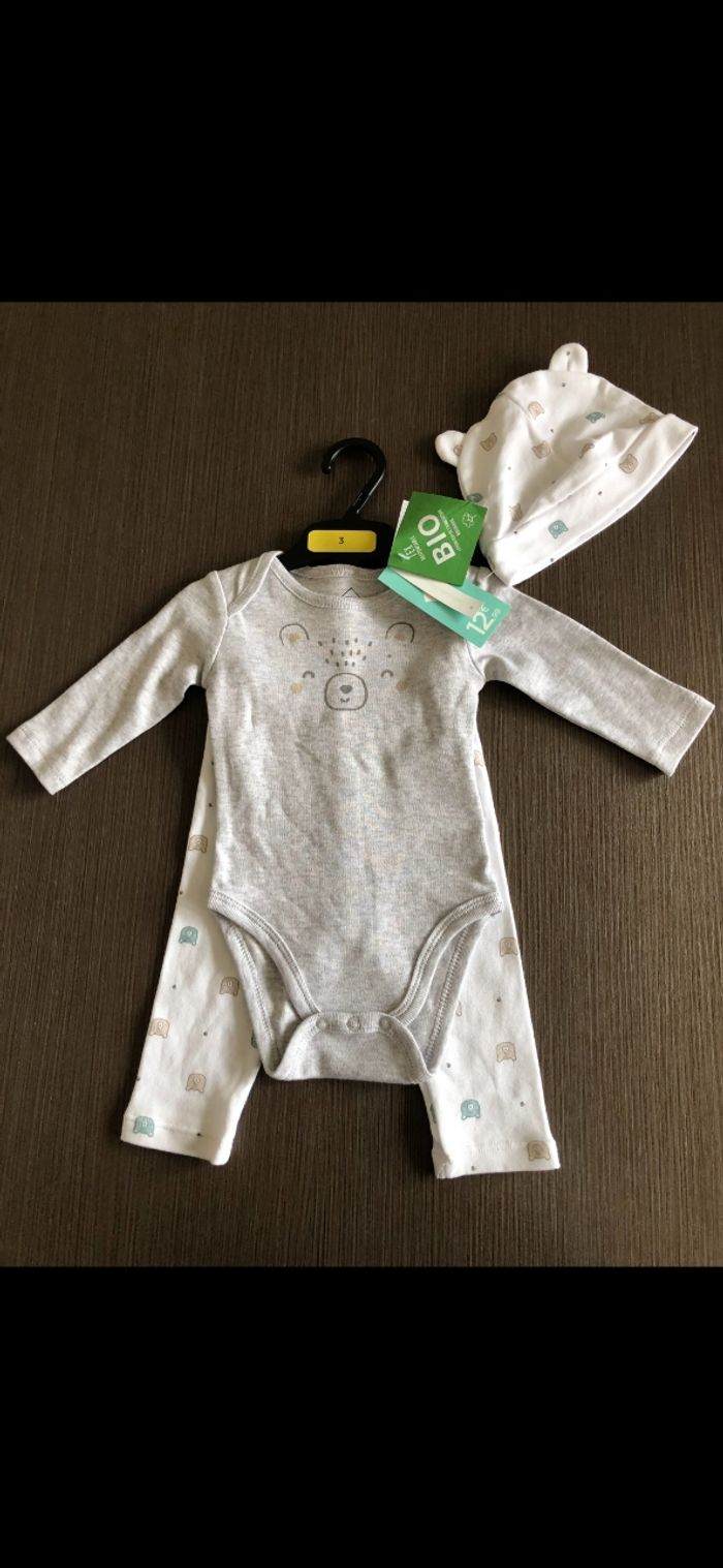 Ensemble garcon bodie,pantalon et bonnet 3 mois