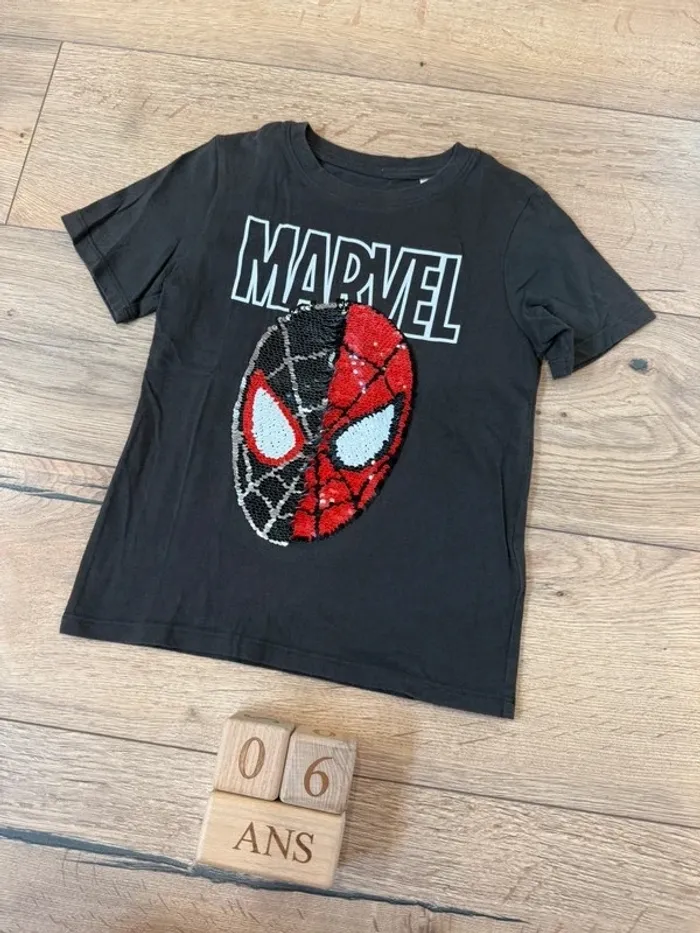 Tee-shirt Spiderman à sequins réversibles - H&M taille 110/116 cm
