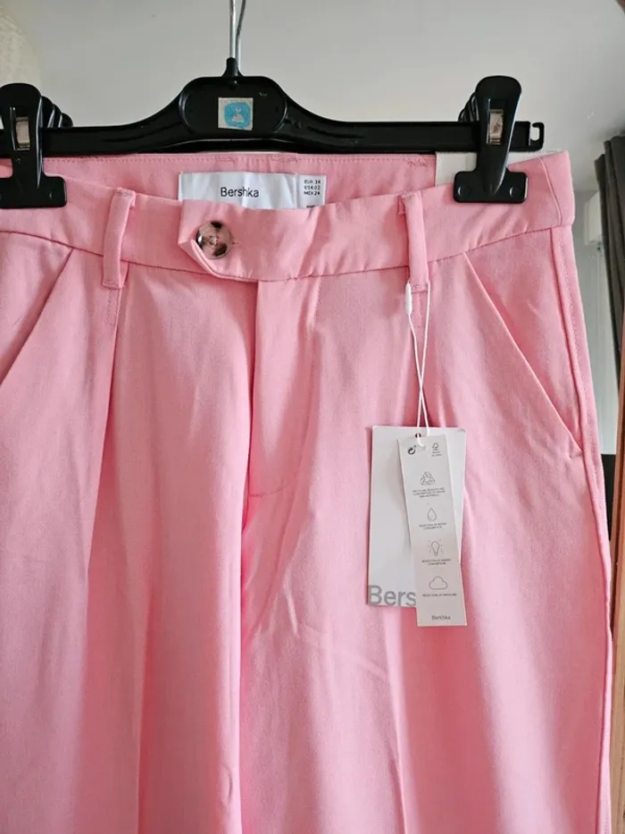 Pantalon large rose bershka taille 36 neuf avec étiquette - photo numéro 2