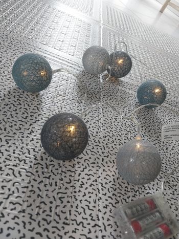 guirlande lumineuse boules coton led bleu gris deco chambre salon ambiance cosy