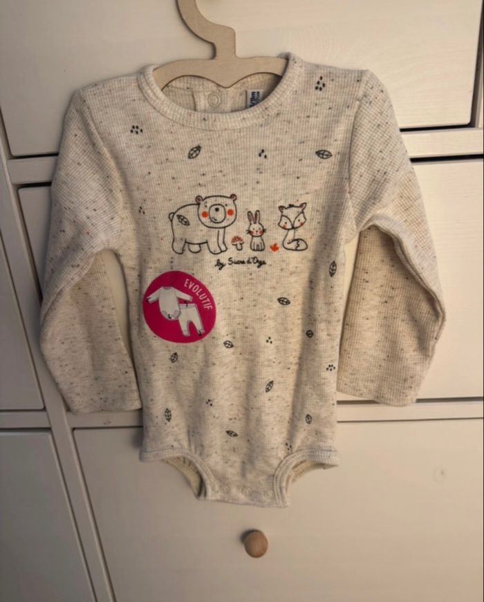 Ensemble évolutif 6/9 mois neuf