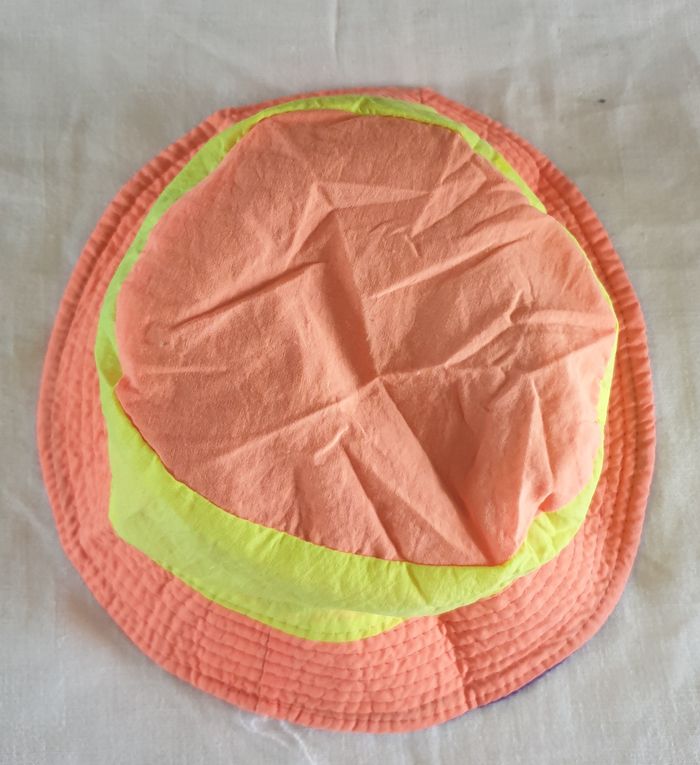 Bob fille réversible Rose et violet d’un côté – Jaune fluo et orange de l’autre - photo numéro 5