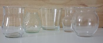 Lot de cinq pots en verre transparent