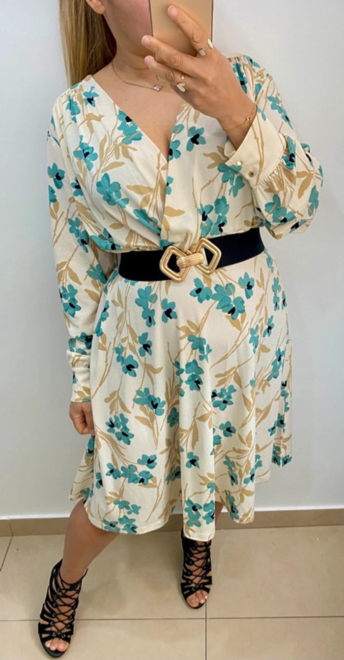 Jolie Robe Croisée Devant Imprimée Fleurs Taille L Et Plus - photo numéro 4
