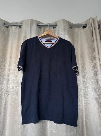 T-shirt épais Tommy Hilfiger à col V – Taille L – Très bon état