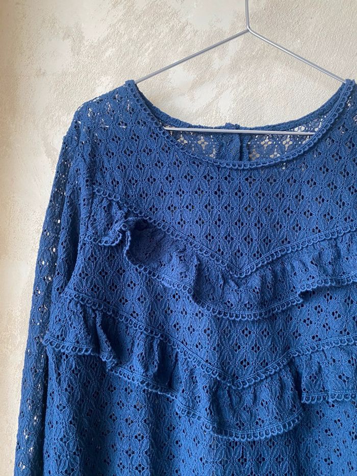 Blouse marine ajourée volantée M - photo numéro 6