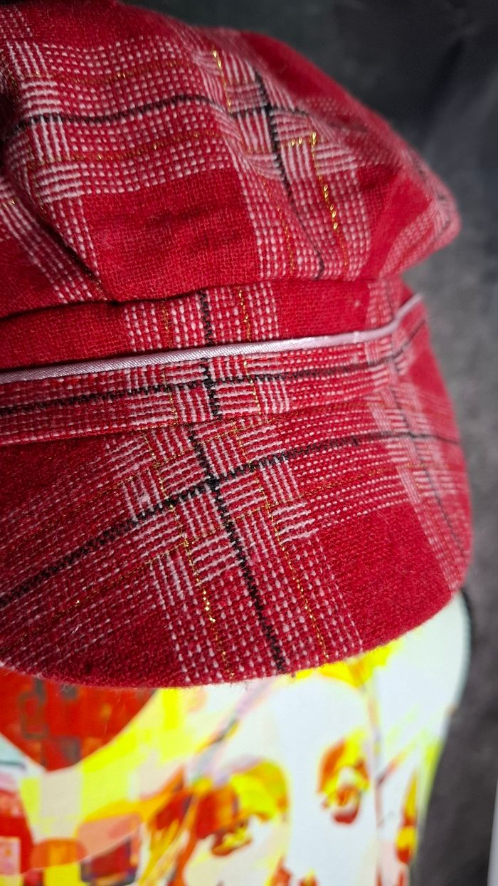 Casquette gavroche style rétro rouge à carreaux - photo numéro 2