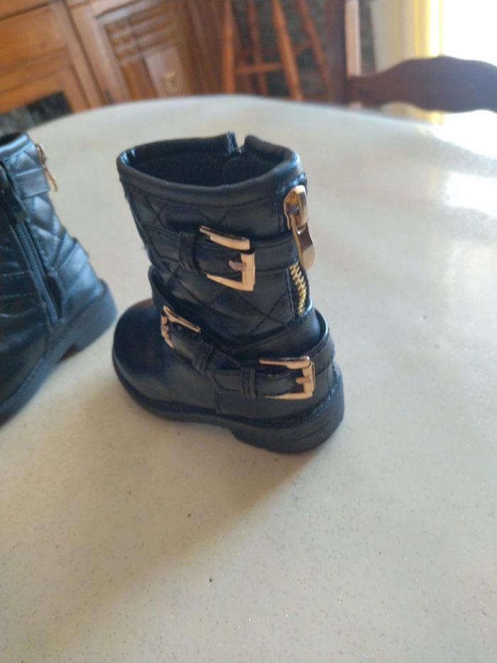 Bottes bébé noires. Taille 19 - photo numéro 2