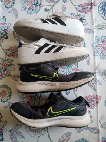 Lot 2 paires de chaussures Nike et adidas
