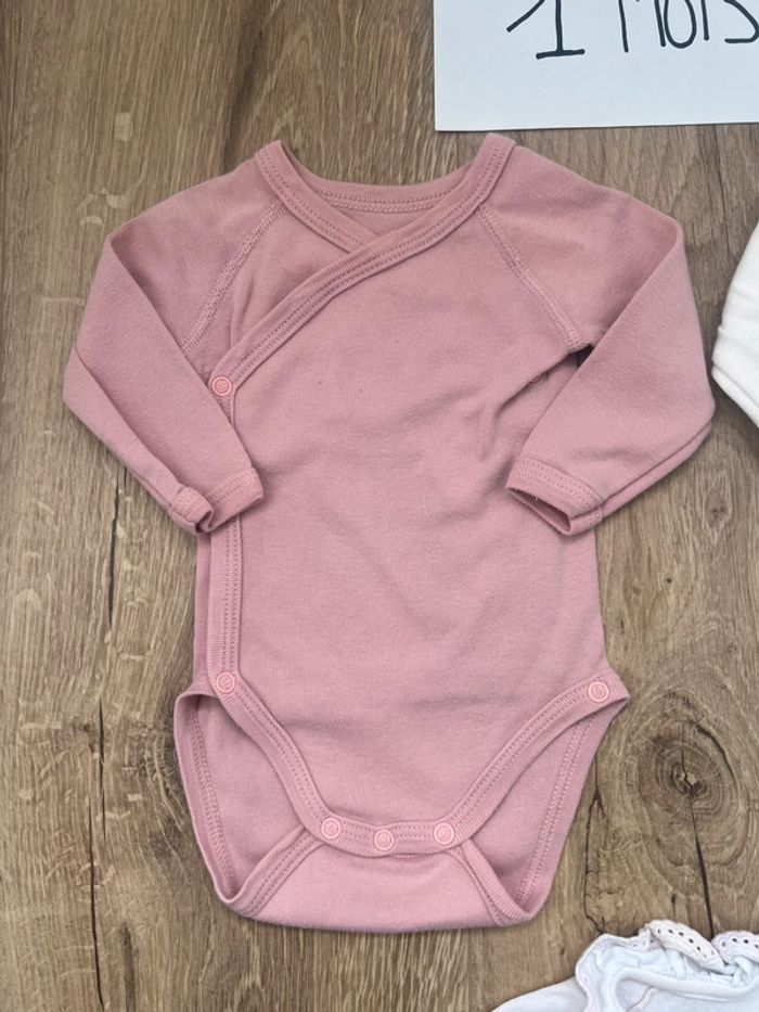 Lot 3 bodys petit bateau 1 mois - photo numéro 2