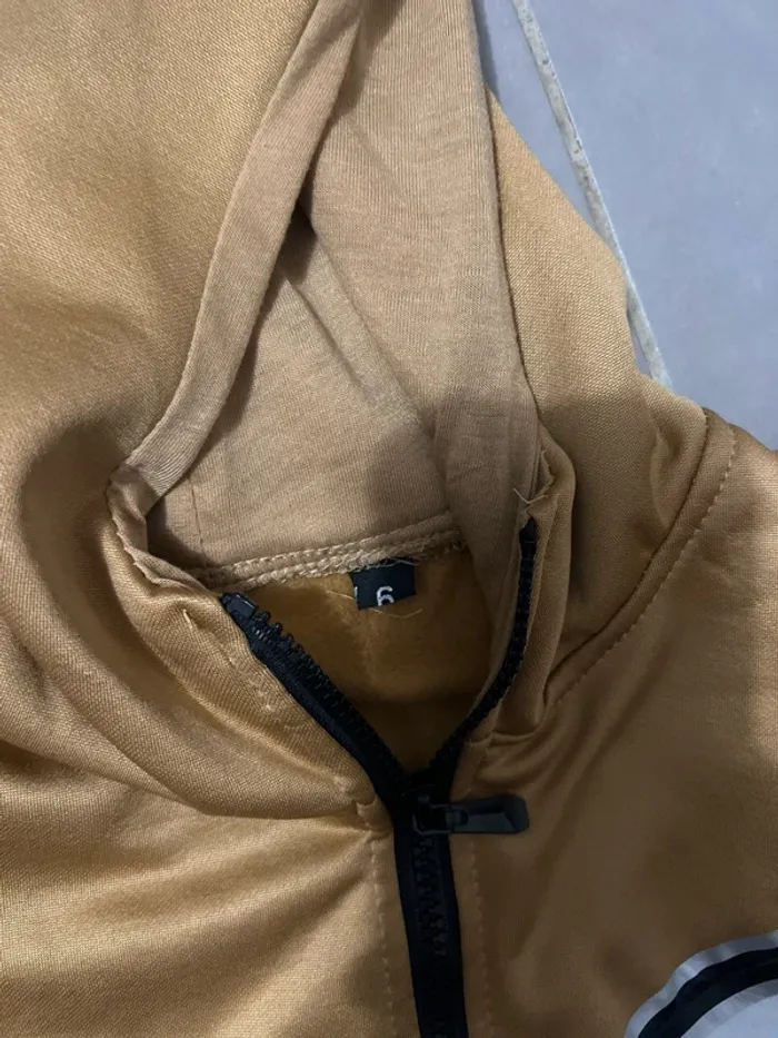 Veste à capuche 6 ans - photo numéro 2
