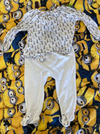 Pyjama deux pièces avec pieds