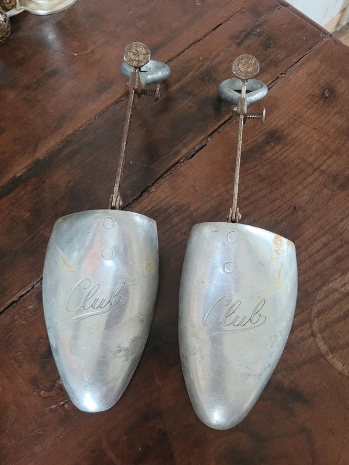 Vends paire d embauchoirs club vintages  en métal - photo numéro 2