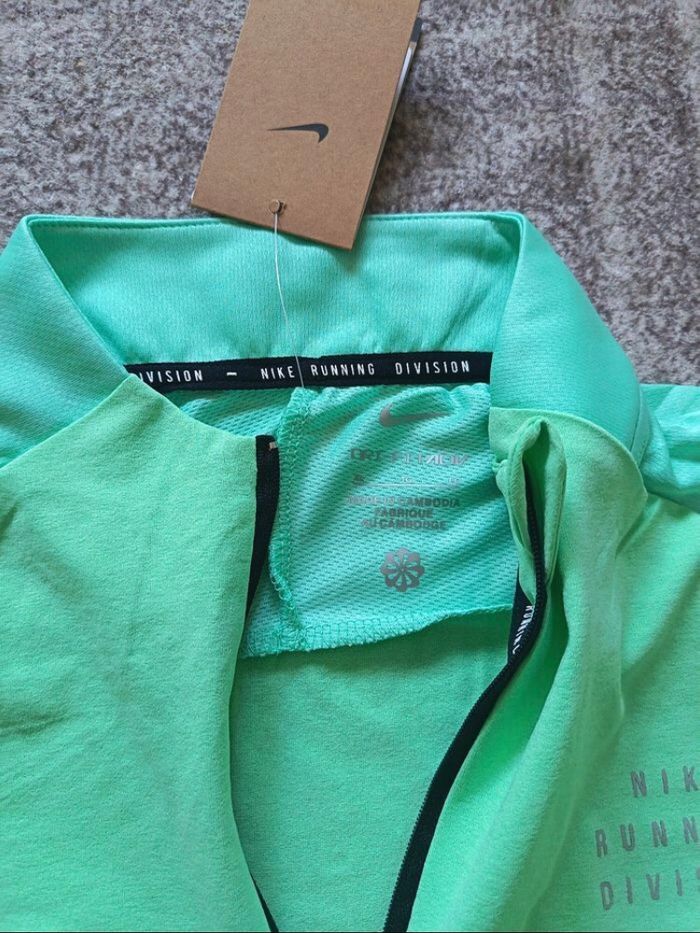 Haut Nike running division vert taille M - photo numéro 3