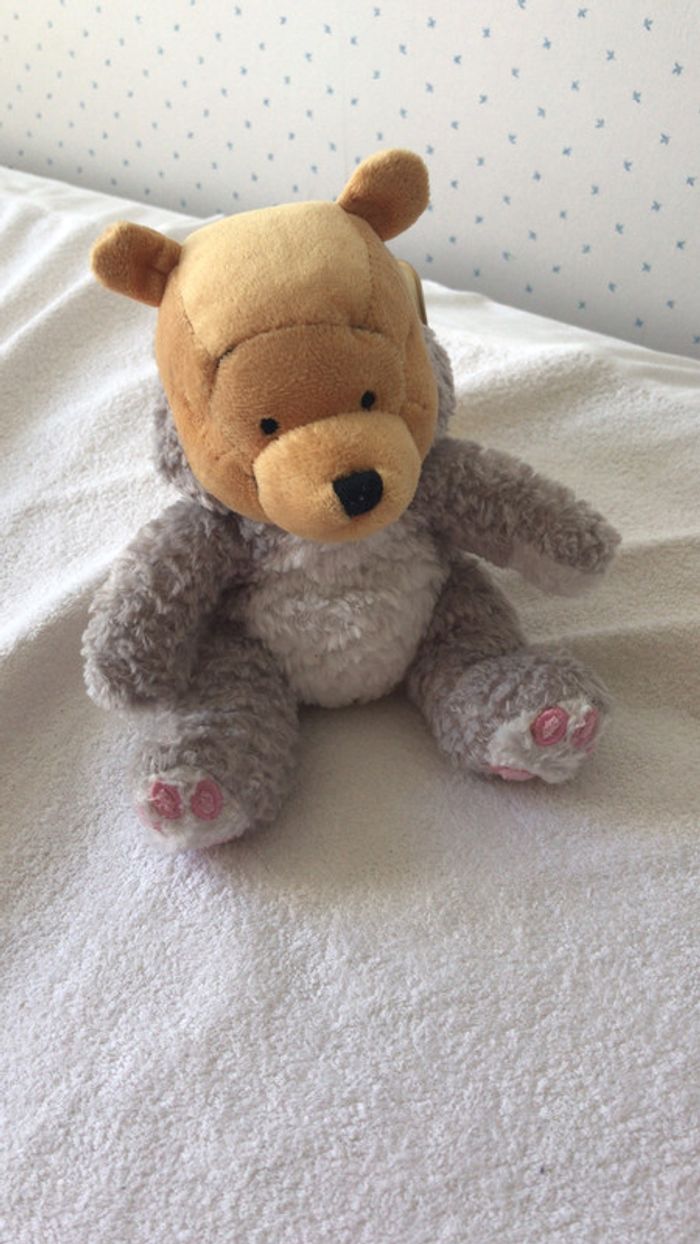 Peluche Winnie neuve Disney - photo numéro 3