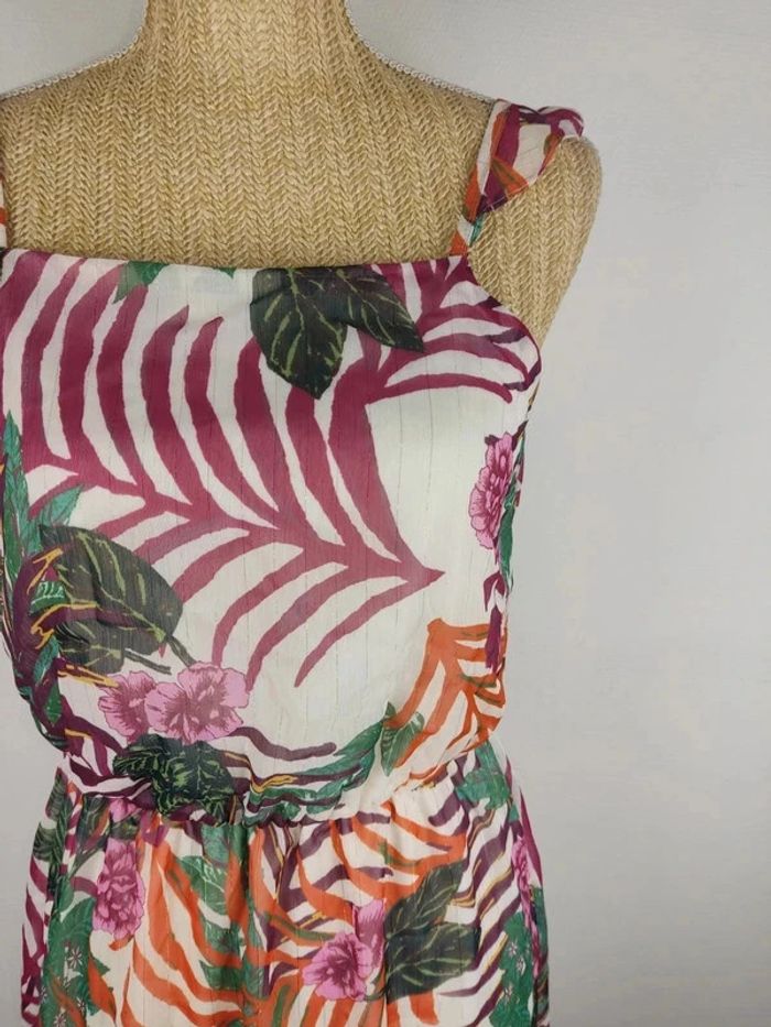 Robe à bretelles à volants mi-longue motifs fleuris colorés et lignes argentées taille 36 Gemo neuve - photo numéro 5