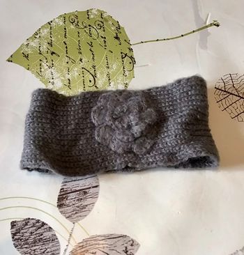Joli bandeaux tête en laine gris avec fleur taille unique adulte