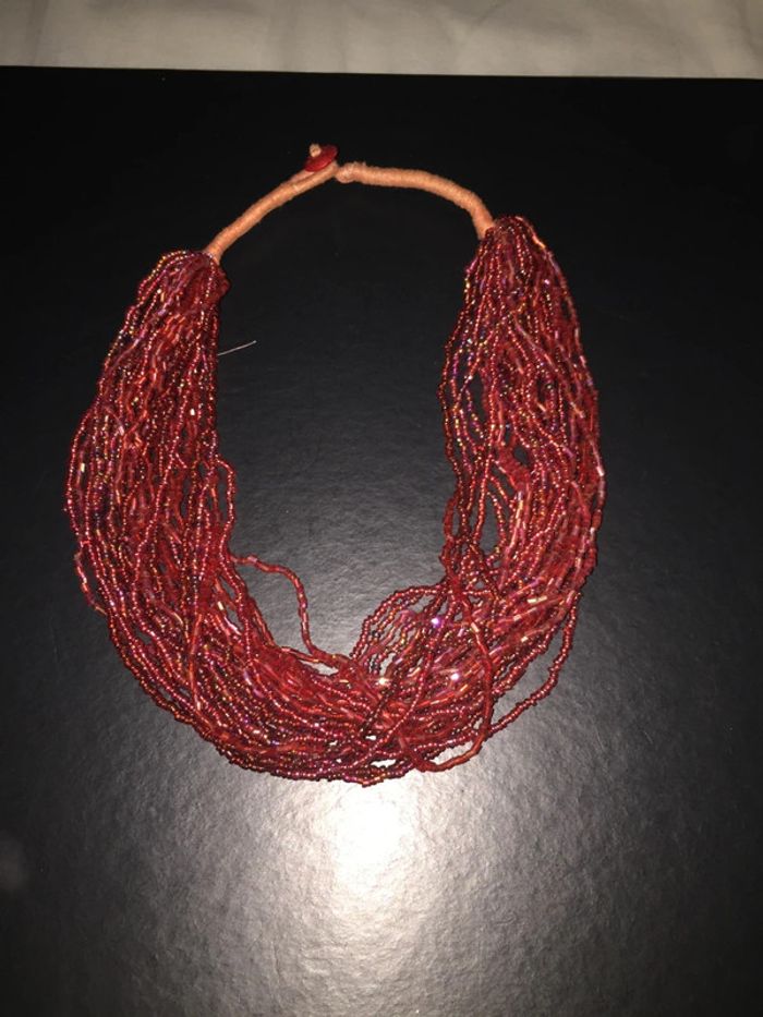 Collier multi rang rouge ras du coup