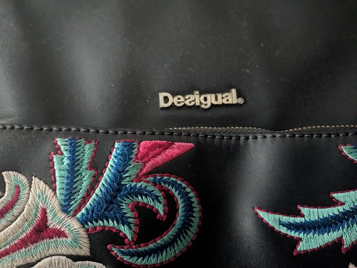 Sac à dos femme en cuir , marque Dezigual - photo numéro 3