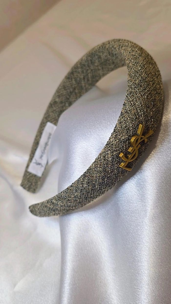 un accessoire de tête élégant et intemporel qui apporte une touche couture à n'importe quelle tenue. - photo numéro 3