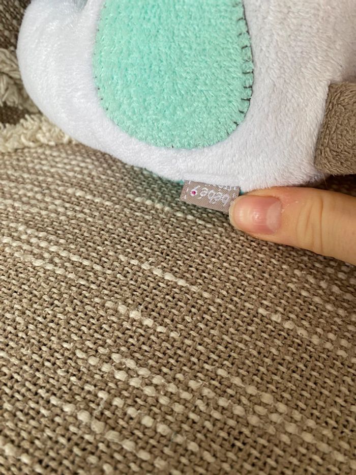 Peluche doudou musical 28cm Bébé 9 renard blanc et bleu très bon état - photo numéro 5