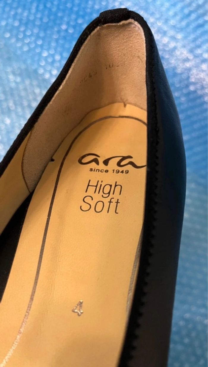 "Ara" Escarpins classiques noirs sur petits talons bottiers stables pour femmes - photo numéro 2