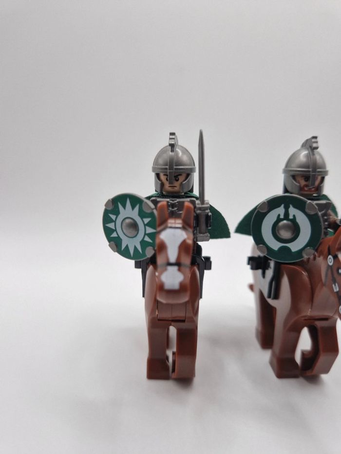 Figurines type lego 3 cavaliers du rohan dont le roi Théoden seigneur des anneaux / hobbit - photo numéro 5