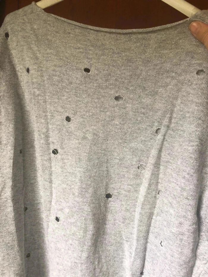 Pull gris col v trous Chantal B - photo numéro 4