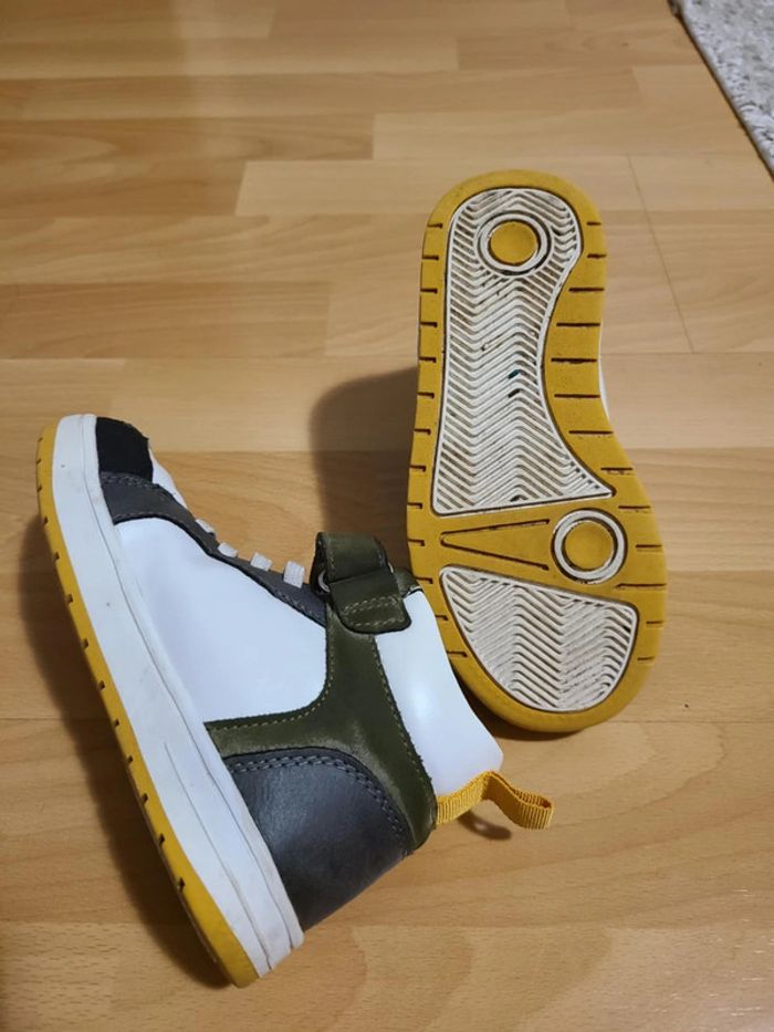 Chaussures montantes kaki et blanc • Gémo • pointure 27 - photo numéro 5