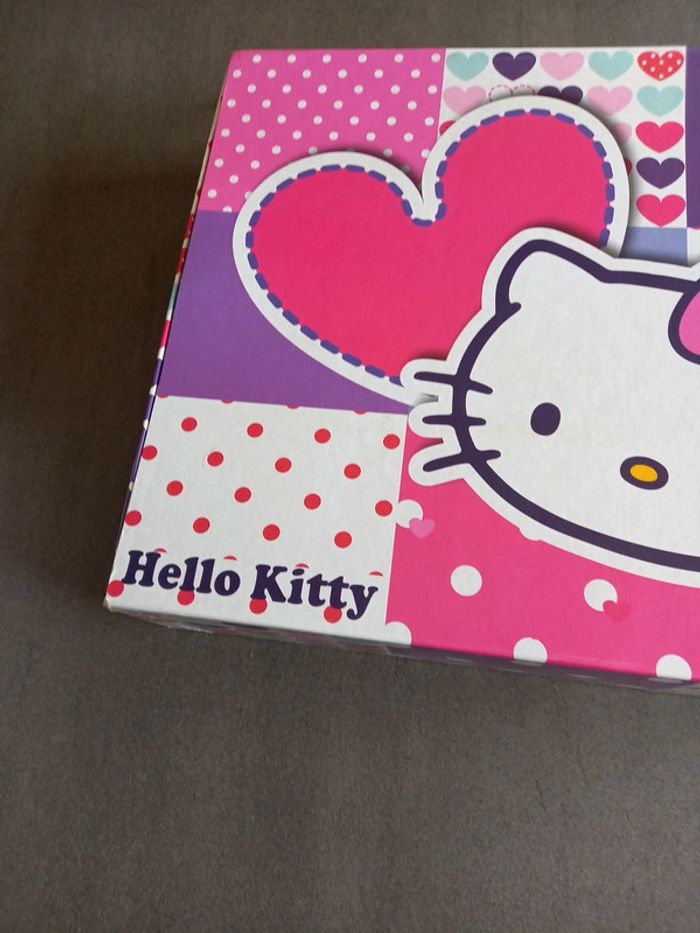 Boîte Hello Kitty et accessoires - photo numéro 3