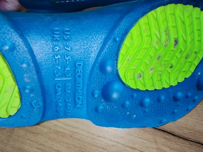 Chaussures d'eau neuves garçon décathlon 24-25 - photo numéro 8