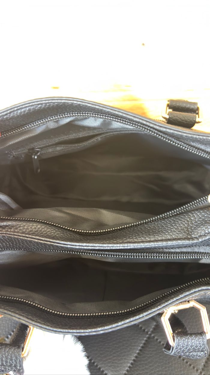 Élégant sac noir style city chic – compact, pratique et stylé ! Neuf - photo numéro 4