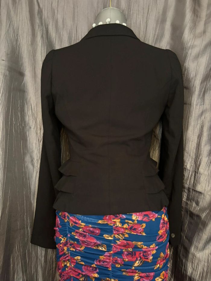 Blazer élégant noir avec volants sur les côtés - photo numéro 4