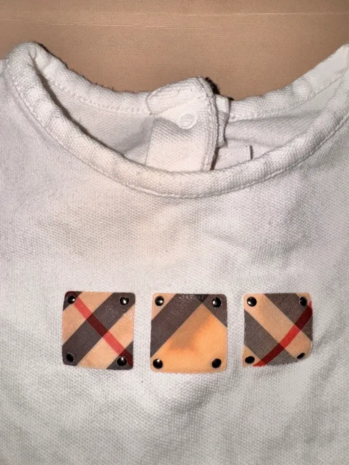 T-shirt Burberry 6 mois - photo numéro 3