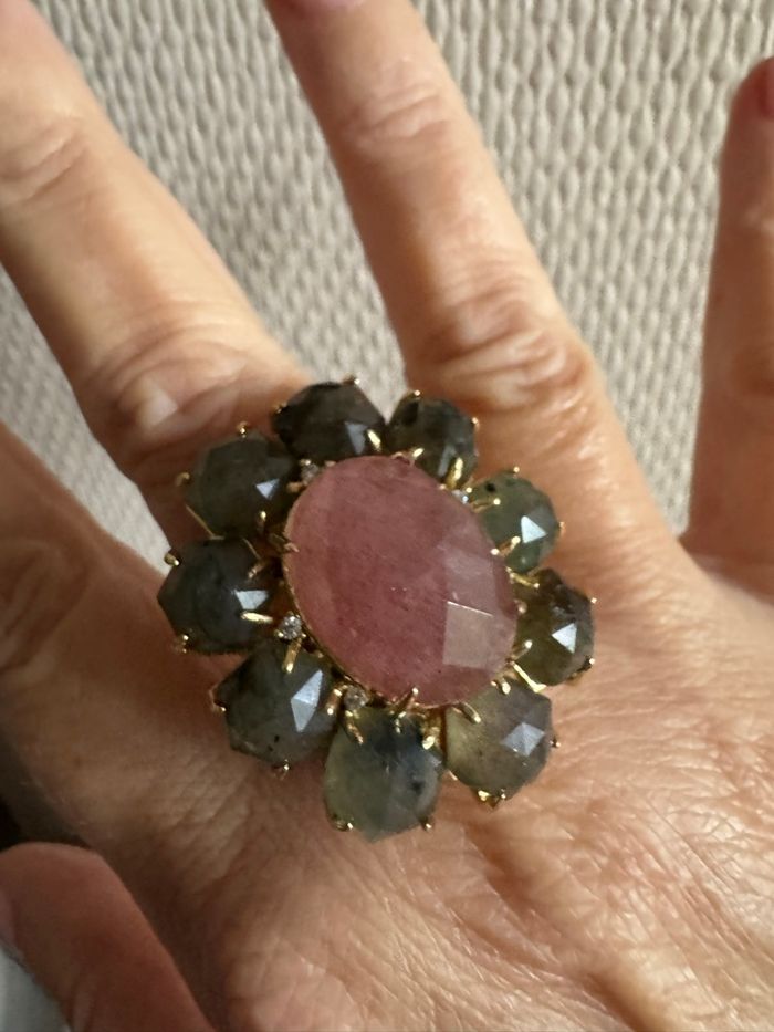 Grosse bague réglable fleurs labradorite et quartz fraise HABAHA Paris