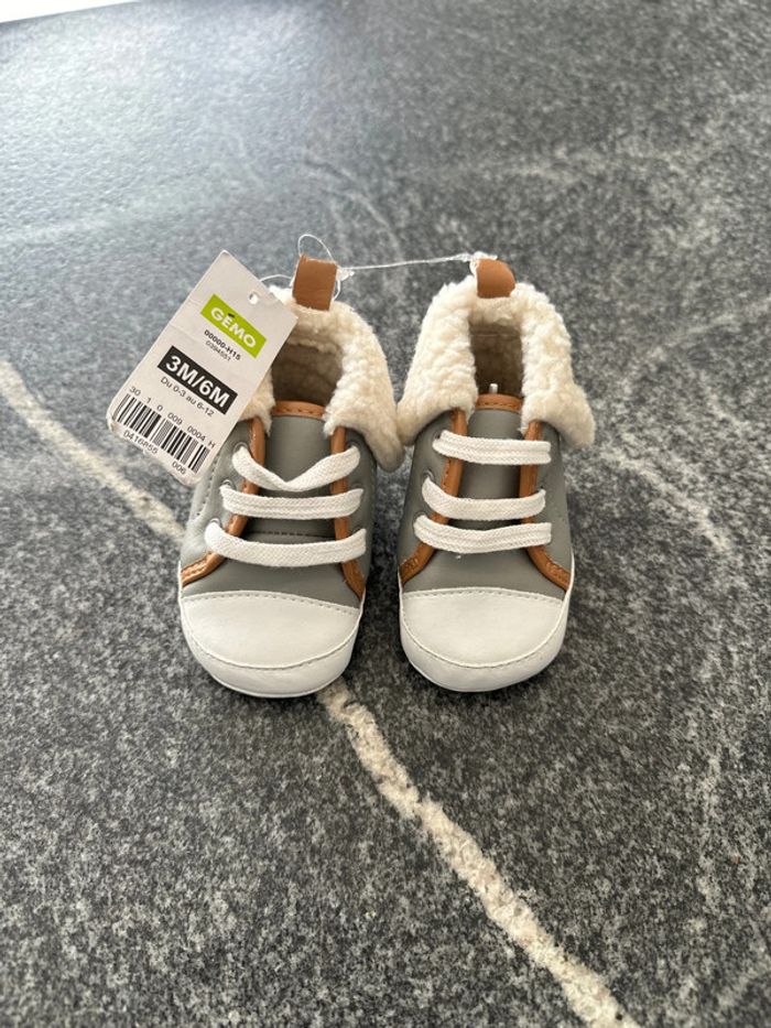 Chaussures bébé garçon taille 3-6 mois neuves avec étiquette
