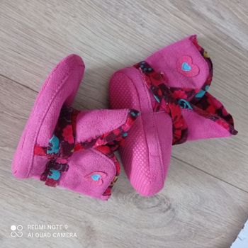 Chaussons roses bébé