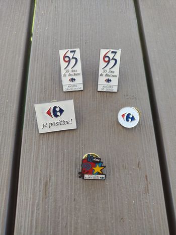 Pin's publicitaire Carrefour
