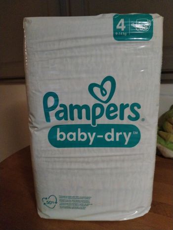 2 paquets de 68 pampers baby dry taille 4