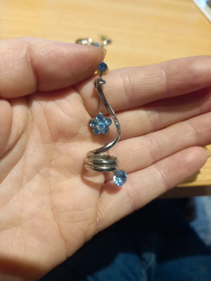 💝Boucles d'oreilles torsadées avec fleur et strass - photo numéro 2