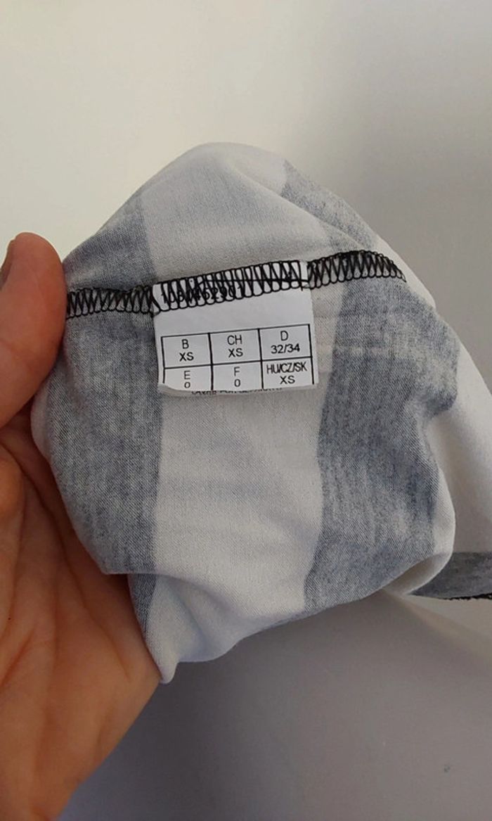 Robe rayures et dentelle noir et blanc T34 - photo numéro 7