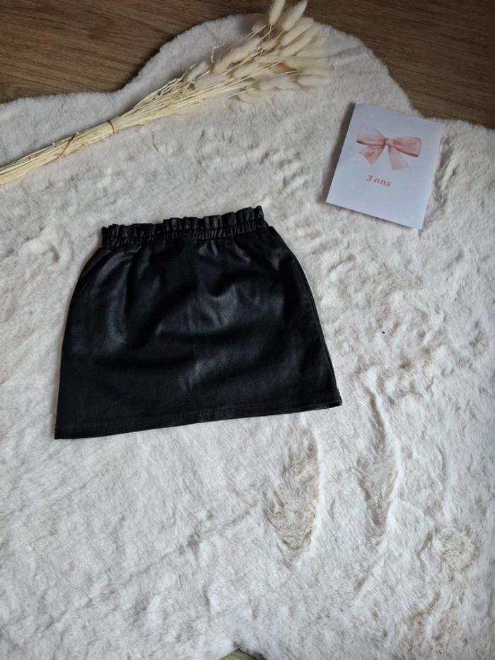 👧 3 ans - jupe imitation cuir uni noir Kiabi
